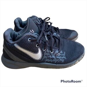 Nike Kyrie Flytrap II Basketball Shoes Sneakers 4.5Y Kids Youth